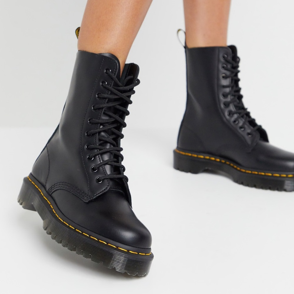 Dr. Martens Black 1490 Bex Smooth Calf Leather Lace-Up Combat Boot Sz 7